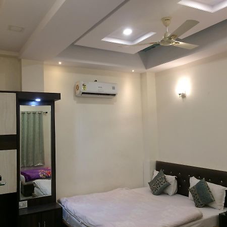 Hotel Raj Vilas Udaipur Exteriör bild