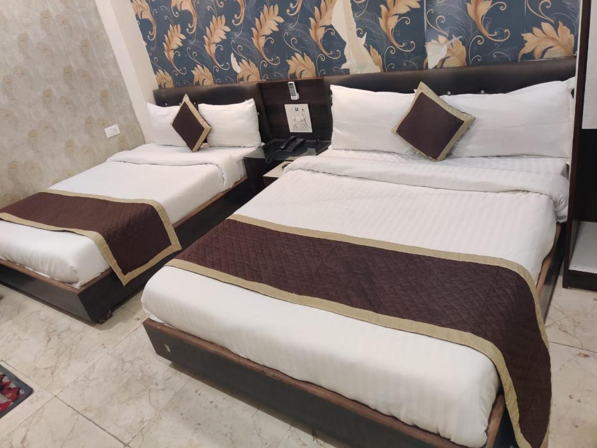 Hotel Raj Vilas Udaipur Exteriör bild