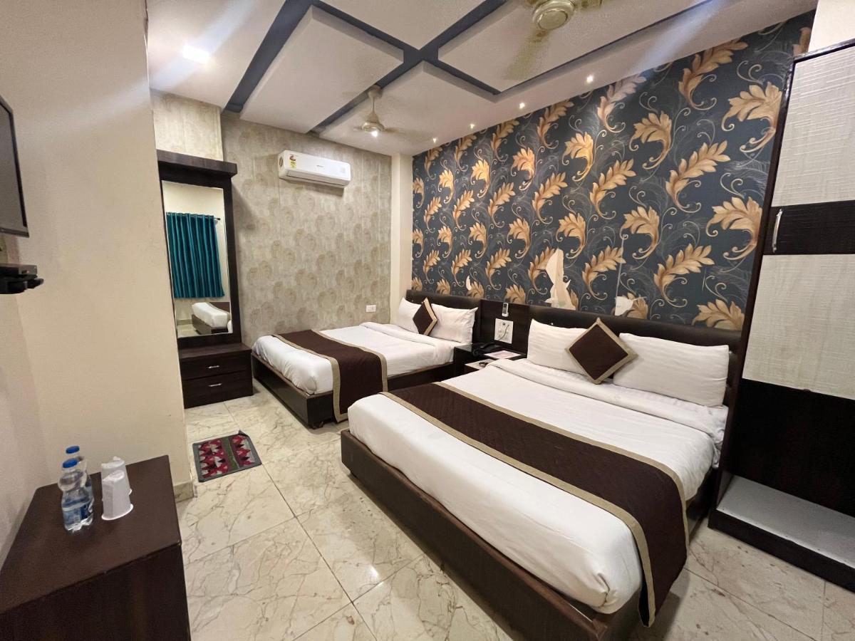Hotel Raj Vilas Udaipur Exteriör bild