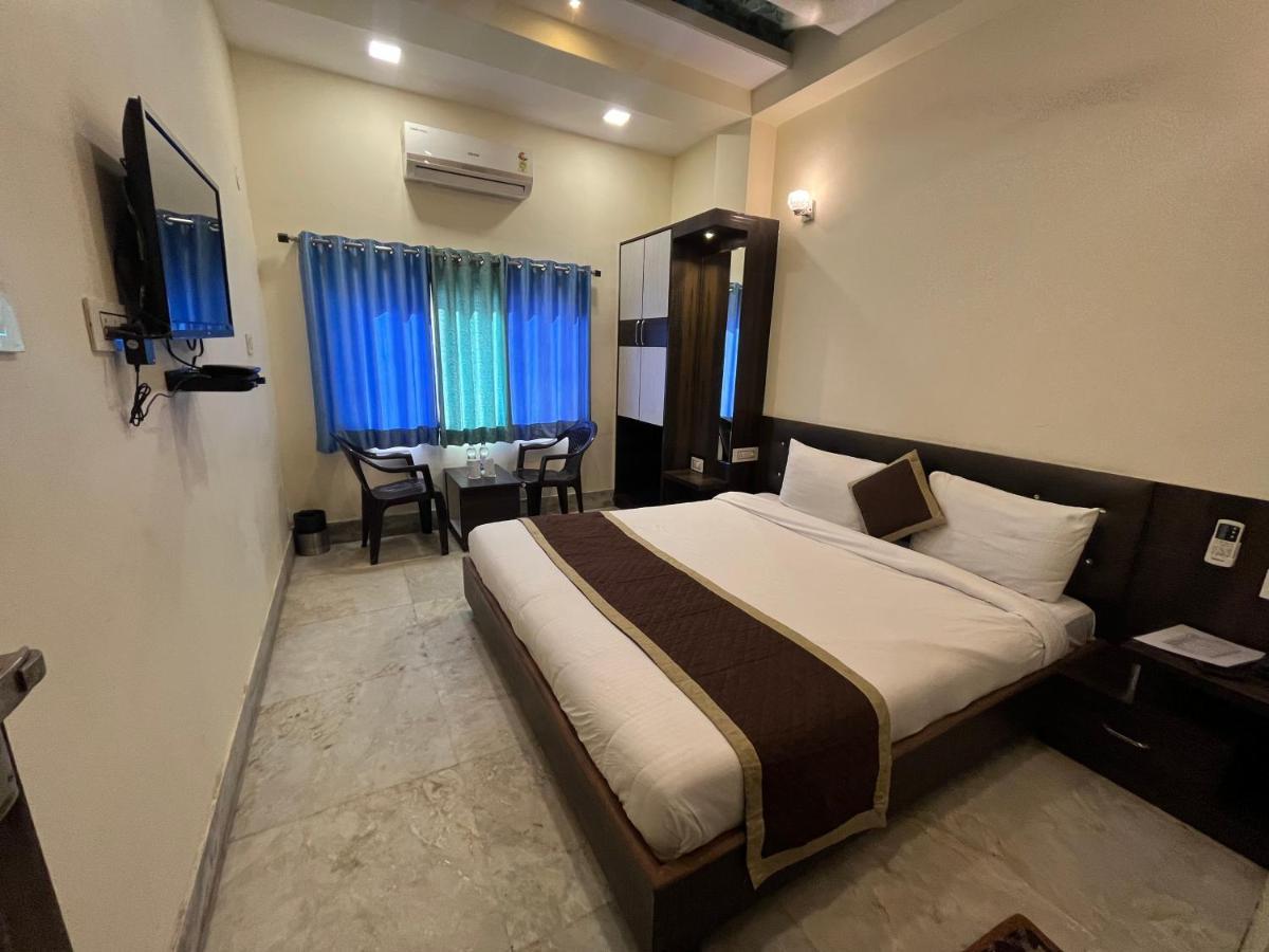 Hotel Raj Vilas Udaipur Exteriör bild