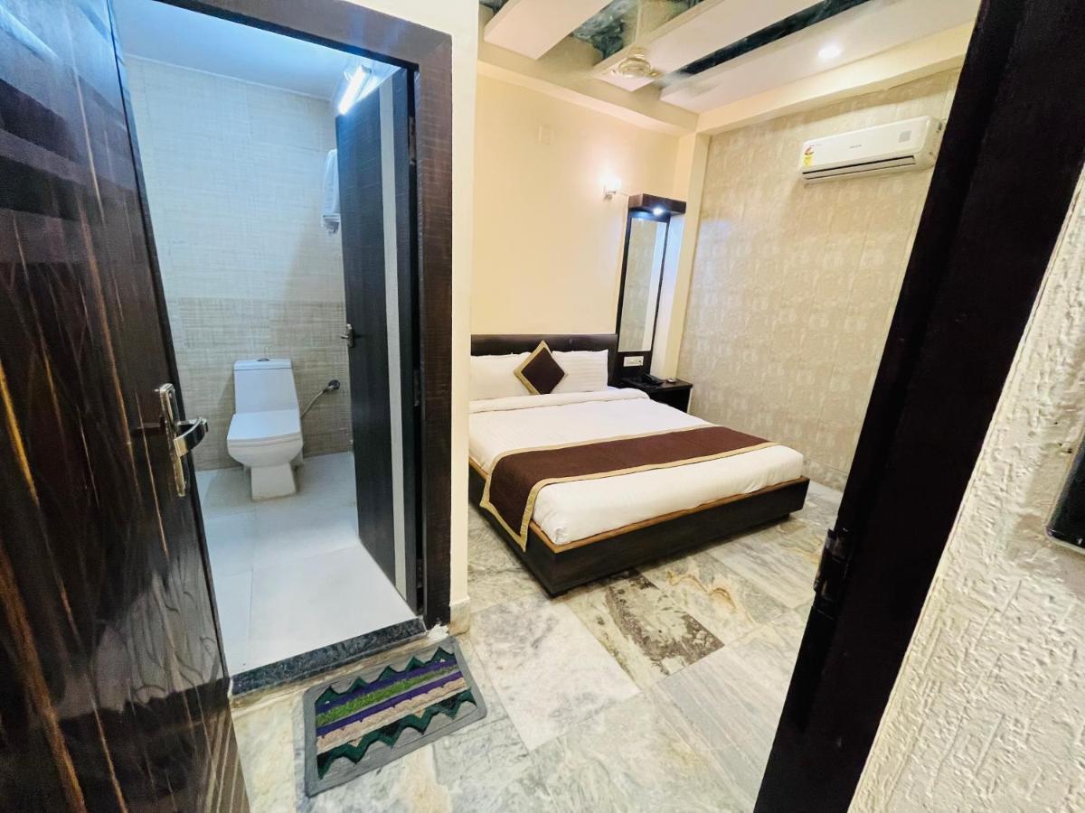 Hotel Raj Vilas Udaipur Exteriör bild