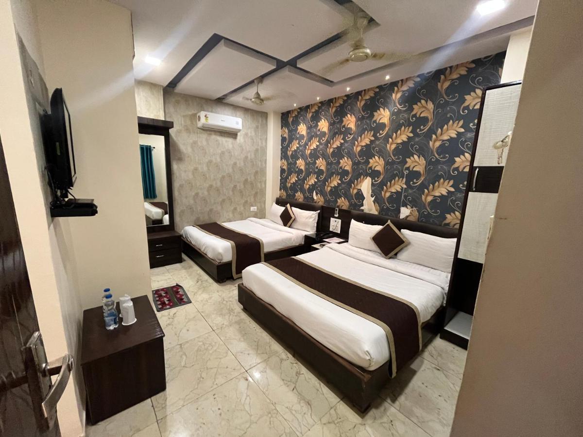 Hotel Raj Vilas Udaipur Exteriör bild
