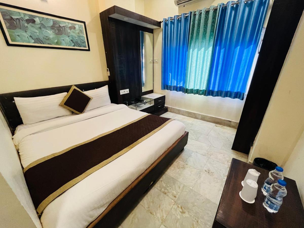 Hotel Raj Vilas Udaipur Exteriör bild
