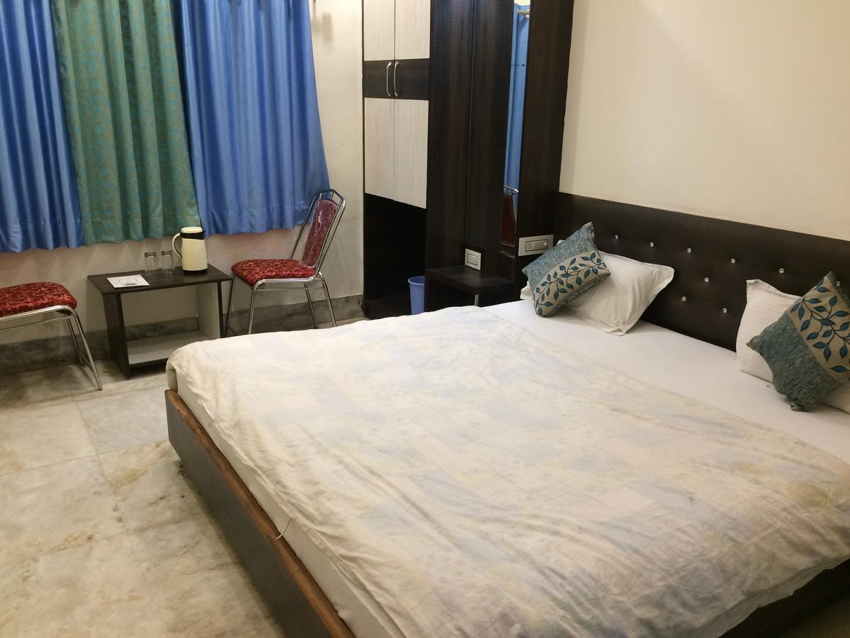 Hotel Raj Vilas Udaipur Exteriör bild