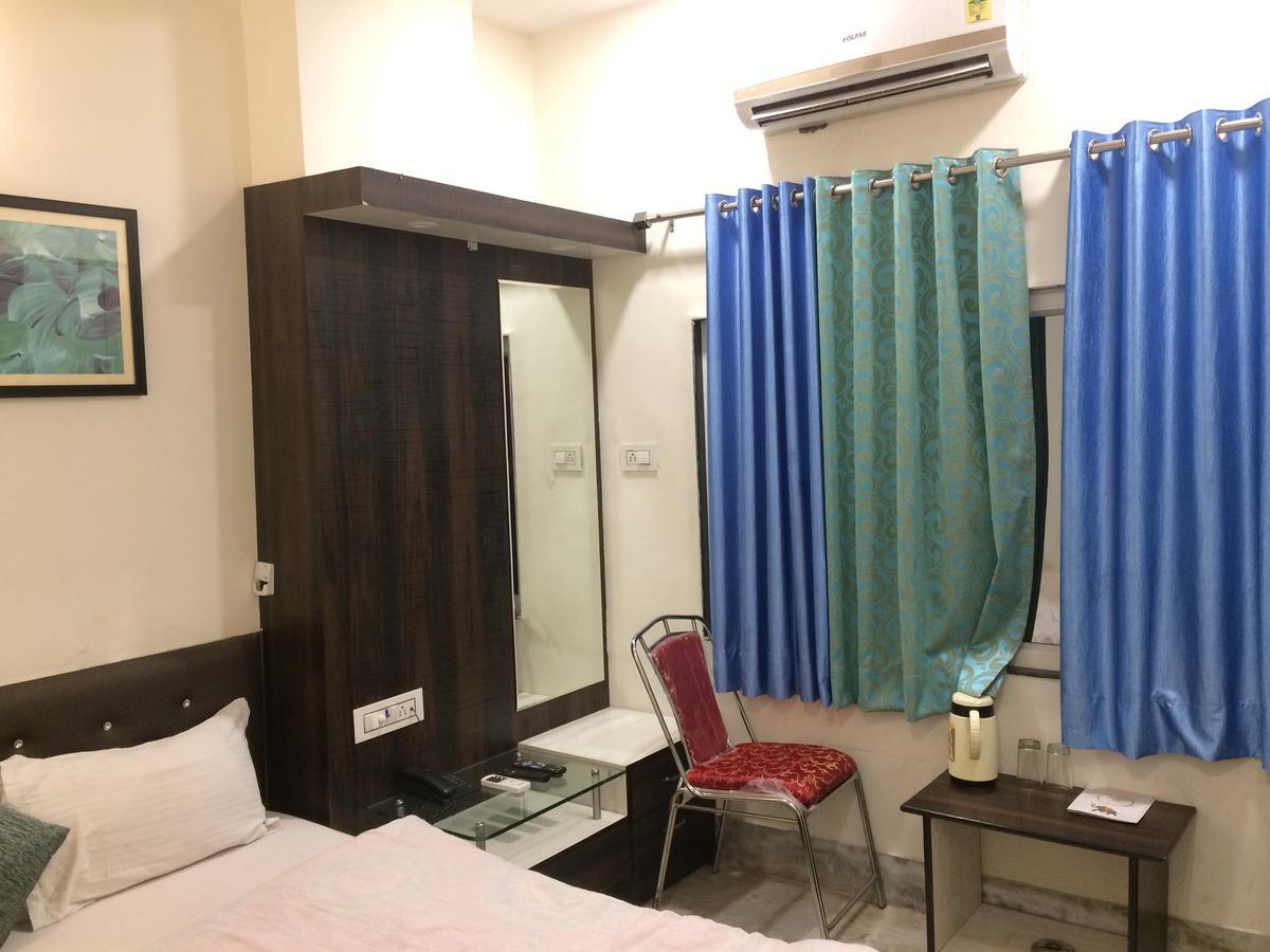 Hotel Raj Vilas Udaipur Exteriör bild
