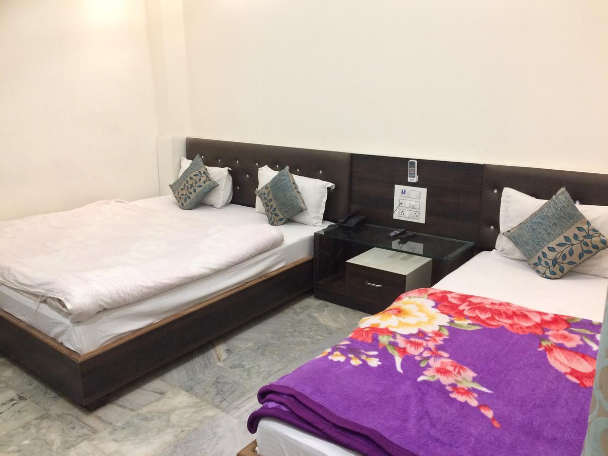 Hotel Raj Vilas Udaipur Exteriör bild